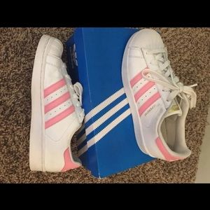 Girls size 6 Adidas pink superstars